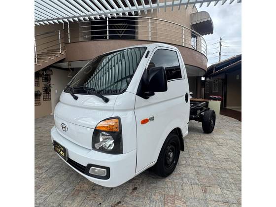 HYUNDAI HR 2.5 LONGO SEM CAÇAMBA 4X2 16V 130CV TURBO INTERCOOLER DIESEL 2P MANUAL